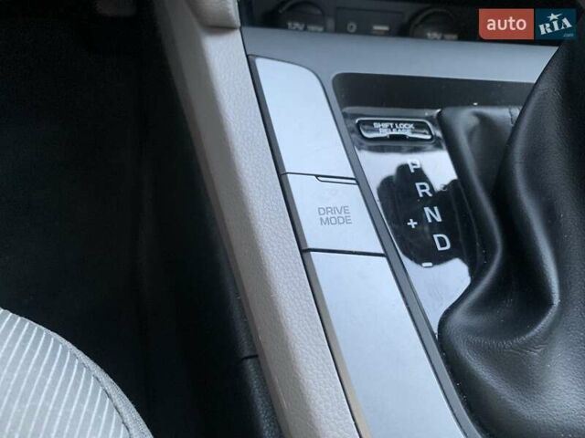 Сірий Хендай Елантра, об'ємом двигуна 2 л та пробігом 169 тис. км за 11700 $, фото 18 на Automoto.ua