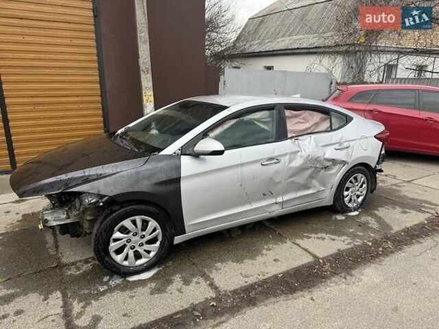 Серый Хендай Элантра, объемом двигателя 2 л и пробегом 150 тыс. км за 3800 $, фото 5 на Automoto.ua