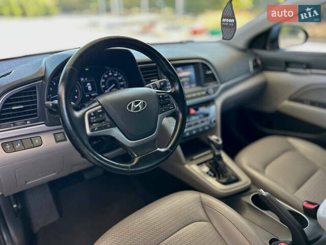 Хендай Элантра 2016 в Днепре (Днепропетровске) на Automoto.ua Серый Хендай Элантра, объемом двигателя 2 л и пробегом 199 тыс. км за 10999 $, фото 10 на Automoto.ua