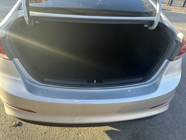 Серый Хендай Элантра, объемом двигателя 2 л и пробегом 186 тыс. км за 10500 $, фото 12 на Automoto.ua