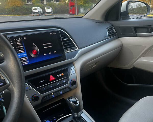 Серый Хендай Элантра, объемом двигателя 2 л и пробегом 136 тыс. км за 10700 $, фото 7 на Automoto.ua