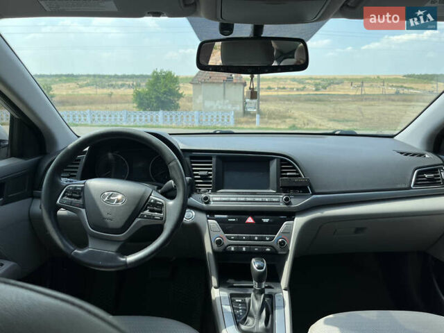 Серый Хендай Элантра, объемом двигателя 2 л и пробегом 113 тыс. км за 11700 $, фото 8 на Automoto.ua
