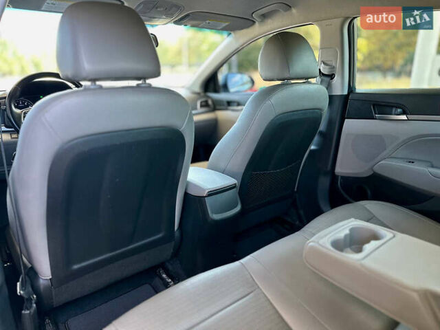 Хендай Элантра 2016 в Днепре (Днепропетровске) на Automoto.ua Серый Хендай Элантра, объемом двигателя 2 л и пробегом 199 тыс. км за 10999 $, фото 11 на Automoto.ua