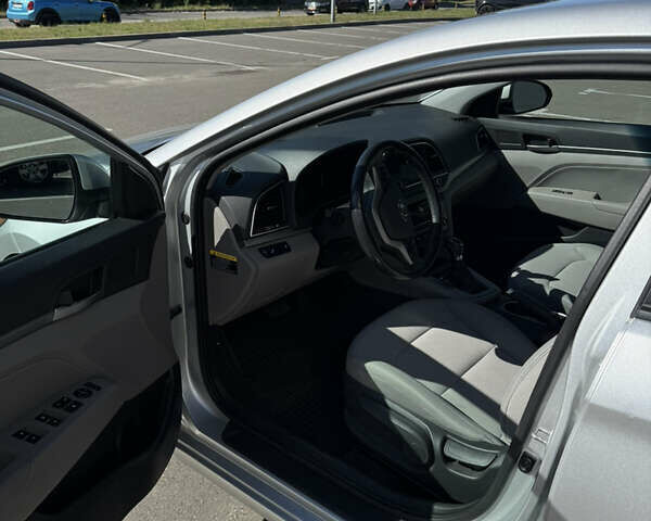 Сірий Хендай Елантра, об'ємом двигуна 2 л та пробігом 129 тис. км за 10000 $, фото 6 на Automoto.ua