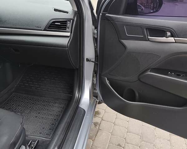 Серый Хендай Элантра, объемом двигателя 2 л и пробегом 179 тыс. км за 13800 $, фото 28 на Automoto.ua