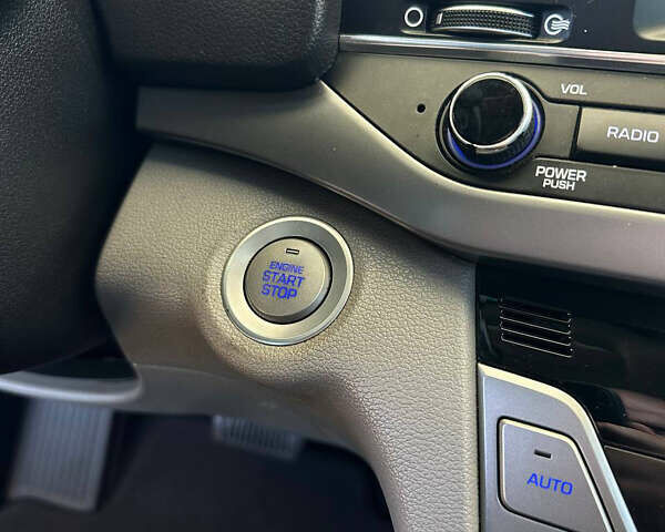 Хендай Элантра 2016 в Днепре (Днепропетровске) на Automoto.ua Серый Хендай Элантра, объемом двигателя 2 л и пробегом 199 тыс. км за 10999 $, фото 37 на Automoto.ua