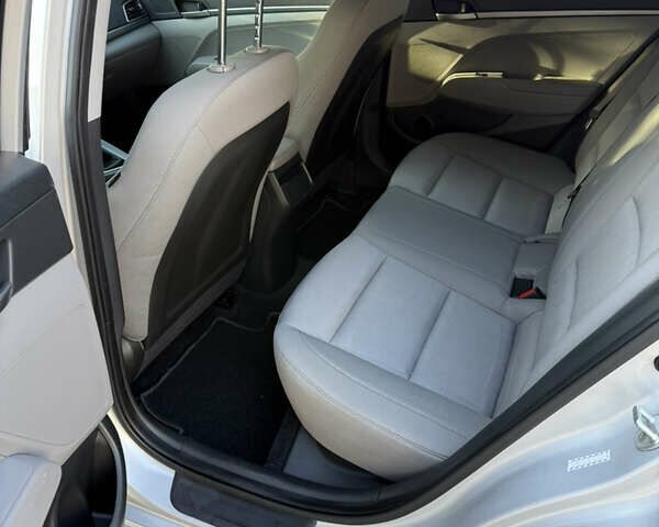 Серый Хендай Элантра, объемом двигателя 2 л и пробегом 138 тыс. км за 9900 $, фото 8 на Automoto.ua