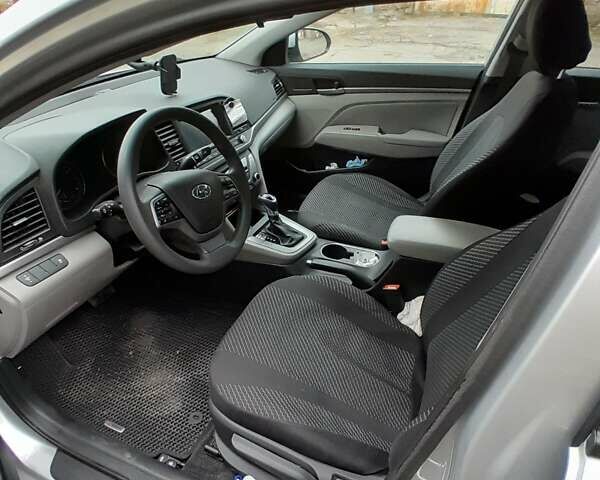 Серый Хендай Элантра, объемом двигателя 2 л и пробегом 95 тыс. км за 12500 $, фото 9 на Automoto.ua