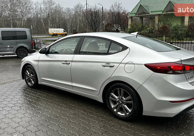 Серый Хендай Элантра, объемом двигателя 2 л и пробегом 190 тыс. км за 10200 $, фото 1 на Automoto.ua