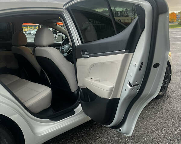 Серый Хендай Элантра, объемом двигателя 2 л и пробегом 136 тыс. км за 10700 $, фото 11 на Automoto.ua