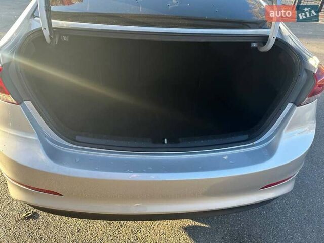 Серый Хендай Элантра, объемом двигателя 2 л и пробегом 185 тыс. км за 10500 $, фото 14 на Automoto.ua