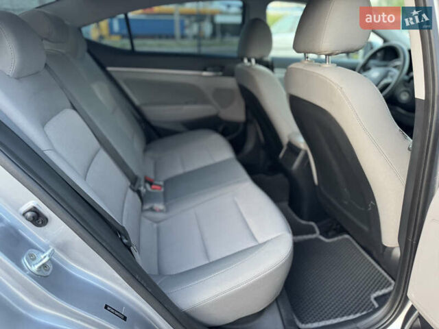 Сірий Хендай Елантра, об'ємом двигуна 2 л та пробігом 135 тис. км за 10899 $, фото 22 на Automoto.ua