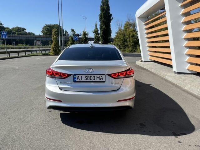 Серый Хендай Элантра, объемом двигателя 2 л и пробегом 151 тыс. км за 303 $, фото 3 на Automoto.ua