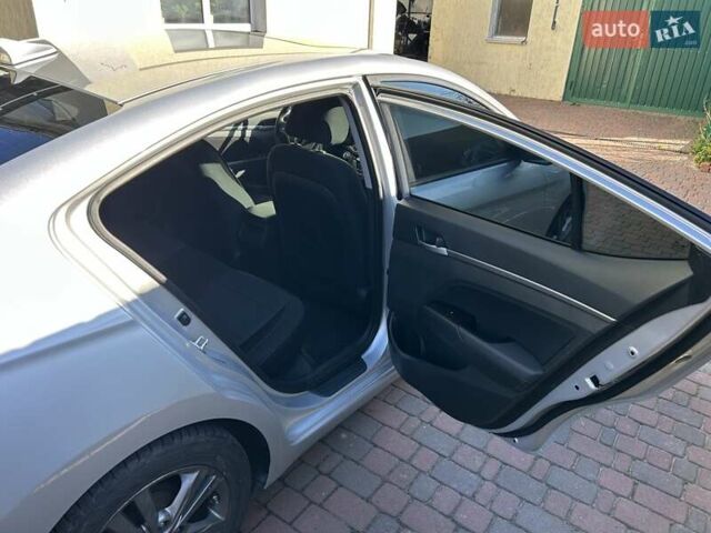 Серый Хендай Элантра, объемом двигателя 2 л и пробегом 198 тыс. км за 12500 $, фото 7 на Automoto.ua