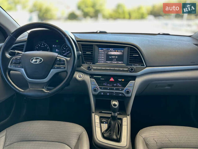 Хендай Элантра 2016 в Днепре (Днепропетровске) на Automoto.ua Серый Хендай Элантра, объемом двигателя 2 л и пробегом 199 тыс. км за 10999 $, фото 26 на Automoto.ua