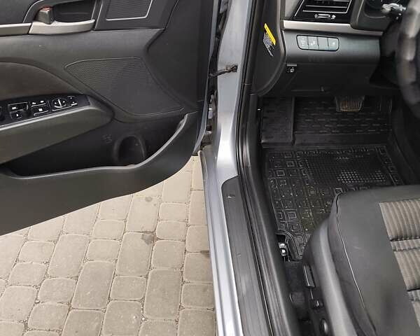 Серый Хендай Элантра, объемом двигателя 2 л и пробегом 179 тыс. км за 13800 $, фото 22 на Automoto.ua