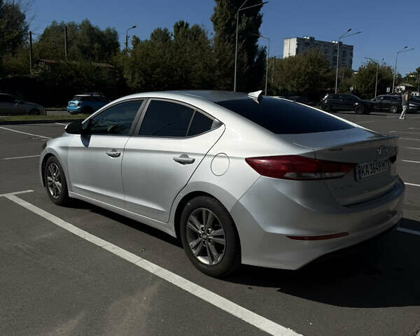 Сірий Хендай Елантра, об'ємом двигуна 2 л та пробігом 129 тис. км за 10000 $, фото 3 на Automoto.ua