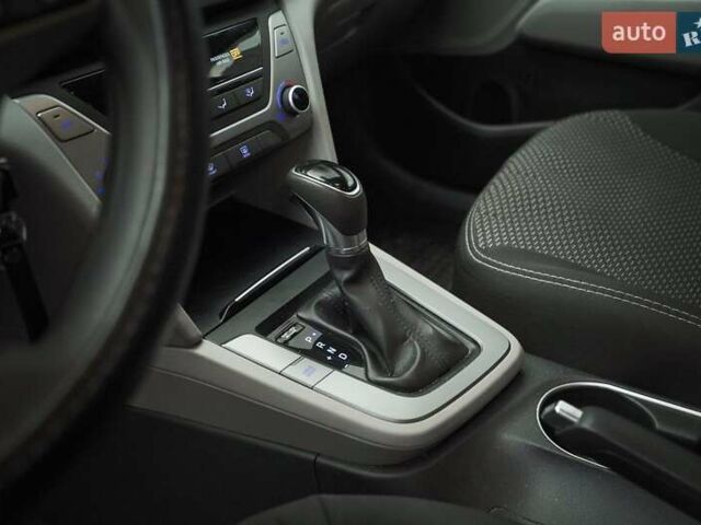 Серый Хендай Элантра, объемом двигателя 2 л и пробегом 147 тыс. км за 10499 $, фото 16 на Automoto.ua