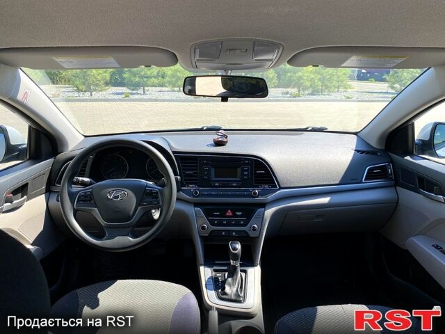 Хендай Элантра 2016 в Днепре (Днепропетровске) на Automoto.ua Серый Хендай Элантра, объемом двигателя 2 л и пробегом 150 тыс. км за 11000 $, фото 3 на Automoto.ua