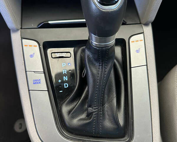 Хендай Элантра 2016 в Днепре (Днепропетровске) на Automoto.ua Серый Хендай Элантра, объемом двигателя 2 л и пробегом 199 тыс. км за 10999 $, фото 35 на Automoto.ua