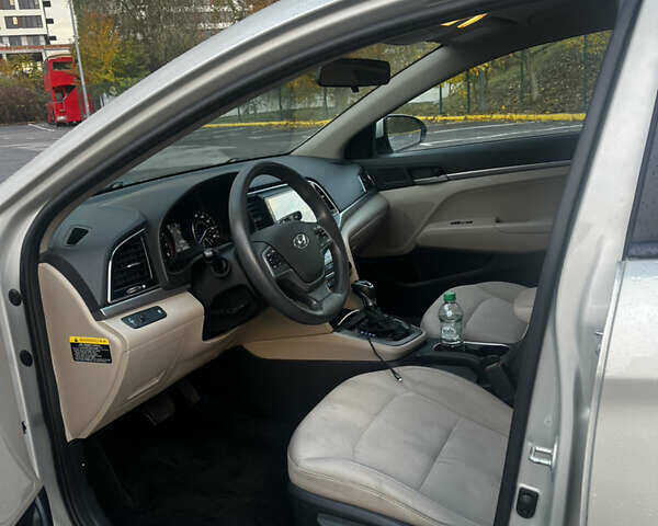 Серый Хендай Элантра, объемом двигателя 2 л и пробегом 136 тыс. км за 10700 $, фото 8 на Automoto.ua