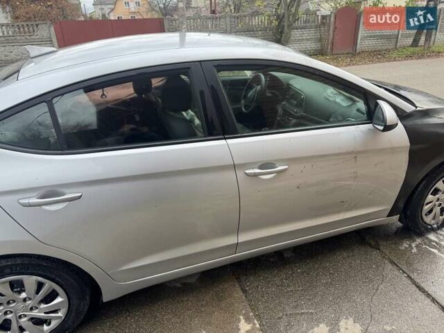 Серый Хендай Элантра, объемом двигателя 2 л и пробегом 150 тыс. км за 3800 $, фото 1 на Automoto.ua