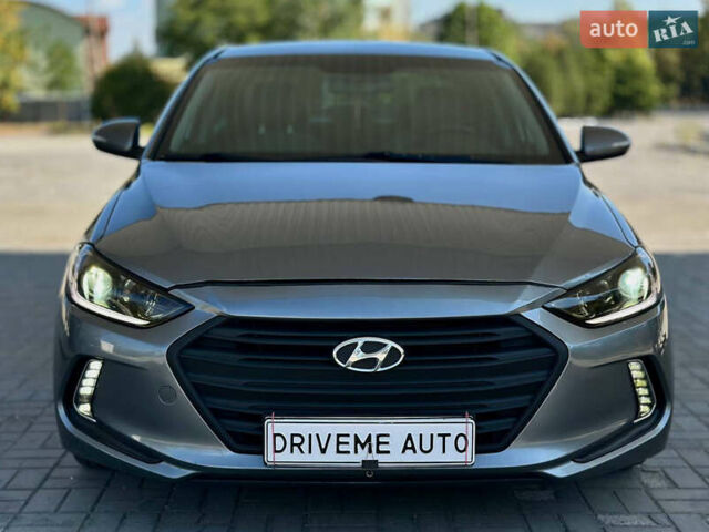 Хендай Элантра 2016 в Днепре (Днепропетровске) на Automoto.ua Серый Хендай Элантра, объемом двигателя 2 л и пробегом 199 тыс. км за 10999 $, фото 1 на Automoto.ua