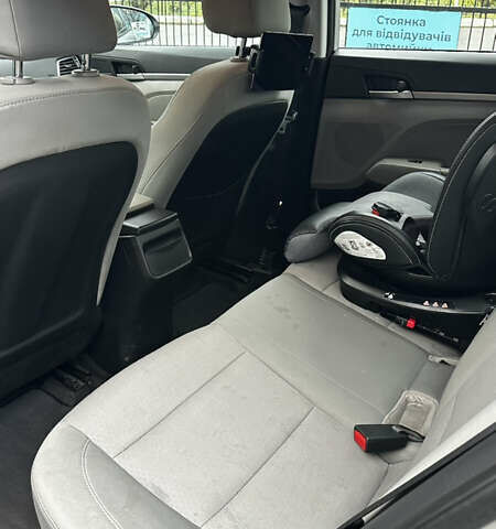 Серый Хендай Элантра, объемом двигателя 2 л и пробегом 190 тыс. км за 10200 $, фото 12 на Automoto.ua