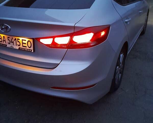 Серый Хендай Элантра, объемом двигателя 2 л и пробегом 95 тыс. км за 12500 $, фото 6 на Automoto.ua