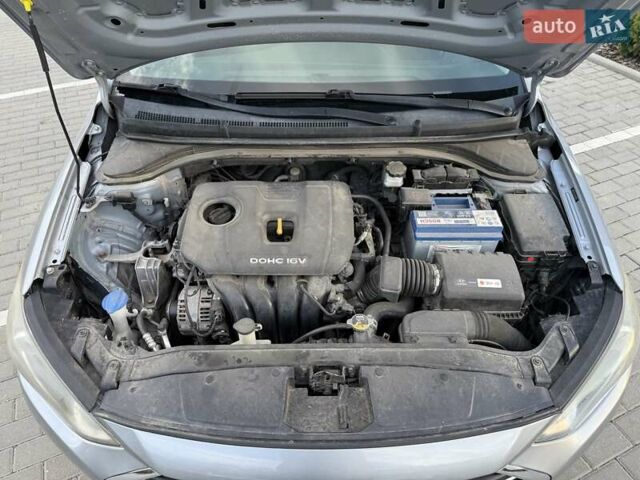 Сірий Хендай Елантра, об'ємом двигуна 2 л та пробігом 225 тис. км за 10300 $, фото 5 на Automoto.ua
