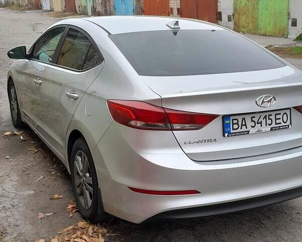 Серый Хендай Элантра, объемом двигателя 2 л и пробегом 95 тыс. км за 12500 $, фото 2 на Automoto.ua