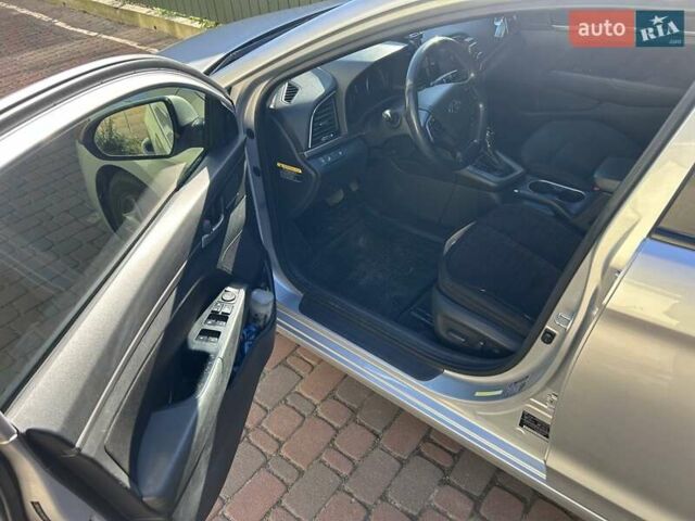 Серый Хендай Элантра, объемом двигателя 2 л и пробегом 198 тыс. км за 12500 $, фото 8 на Automoto.ua