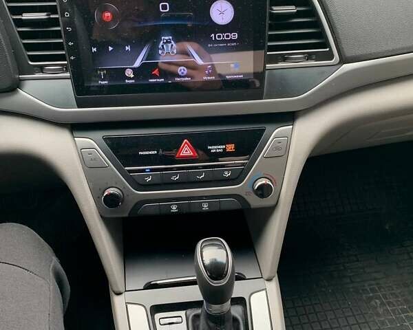 Хендай Элантра 2016 в Кривом Роге на Automoto.ua Серый Хендай Элантра, объемом двигателя 2 л и пробегом 109 тыс. км за 9300 $, фото 11 на Automoto.ua