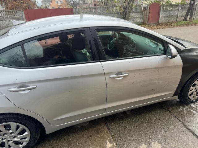 Серый Хендай Элантра, объемом двигателя 2 л и пробегом 150 тыс. км за 3800 $, фото 1 на Automoto.ua