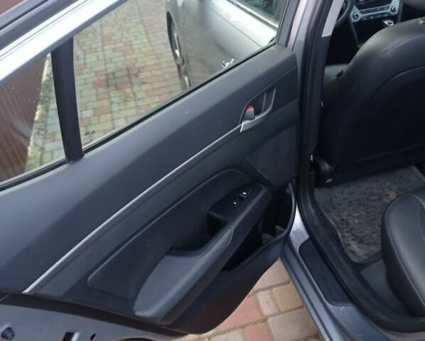 Серый Хендай Элантра, объемом двигателя 2 л и пробегом 90 тыс. км за 14000 $, фото 9 на Automoto.ua