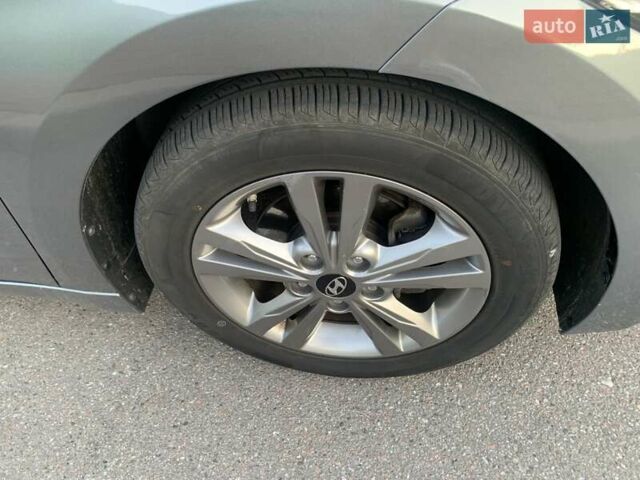Сірий Хендай Елантра, об'ємом двигуна 2 л та пробігом 169 тис. км за 11700 $, фото 6 на Automoto.ua