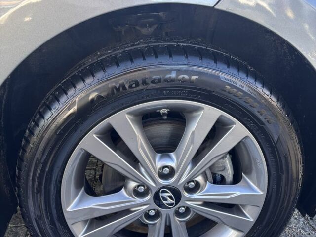 Хендай Элантра 2016 в Киеве на Automoto.ua Серый Хендай Элантра, объемом двигателя 2 л и пробегом 75 тыс. км за 14000 $, фото 4 на Automoto.ua