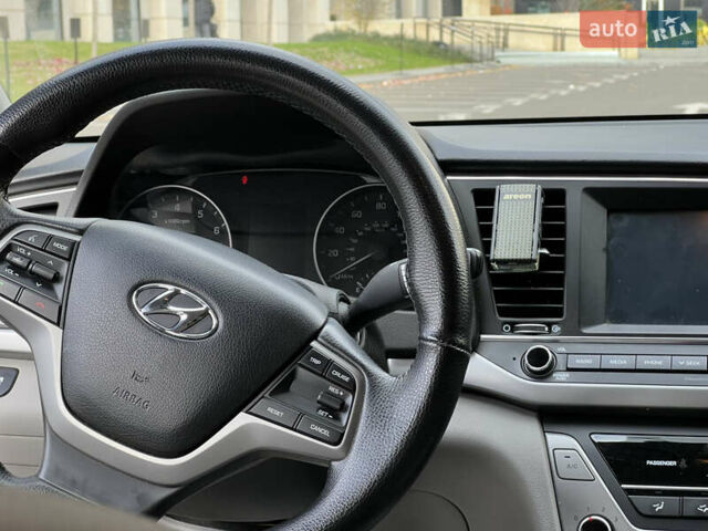 Серый Хендай Элантра, объемом двигателя 2 л и пробегом 115 тыс. км за 12000 $, фото 16 на Automoto.ua