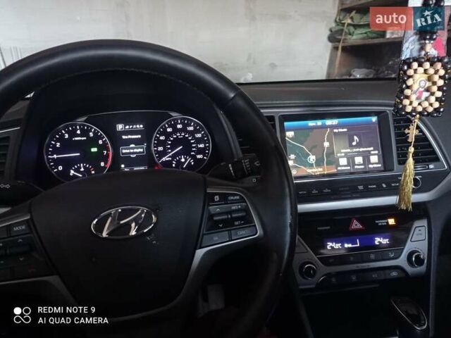 Серый Хендай Элантра, объемом двигателя 2 л и пробегом 90 тыс. км за 14000 $, фото 2 на Automoto.ua