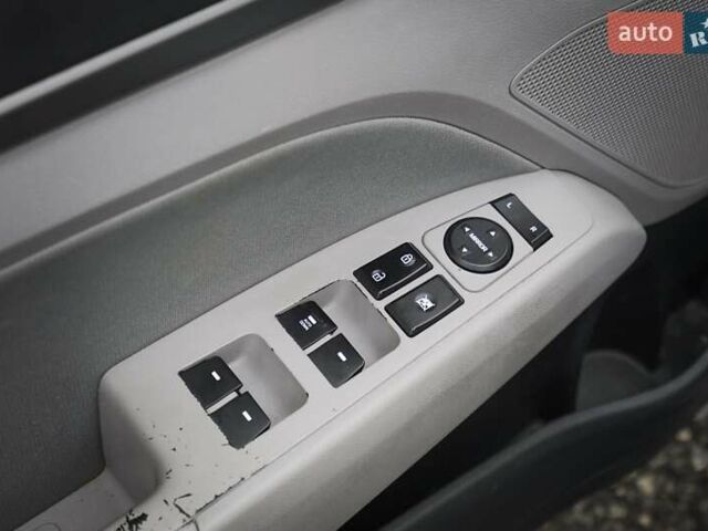 Серый Хендай Элантра, объемом двигателя 2 л и пробегом 147 тыс. км за 10499 $, фото 14 на Automoto.ua