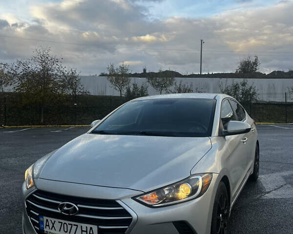 Серый Хендай Элантра, объемом двигателя 2 л и пробегом 136 тыс. км за 10700 $, фото 1 на Automoto.ua