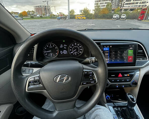 Серый Хендай Элантра, объемом двигателя 2 л и пробегом 136 тыс. км за 10700 $, фото 5 на Automoto.ua