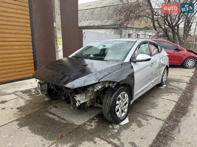 Серый Хендай Элантра, объемом двигателя 2 л и пробегом 150 тыс. км за 3800 $, фото 6 на Automoto.ua