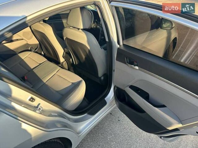 Серый Хендай Элантра, объемом двигателя 2 л и пробегом 185 тыс. км за 10500 $, фото 13 на Automoto.ua