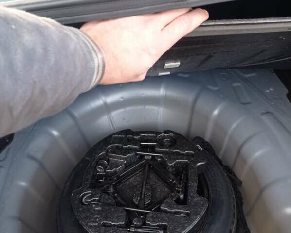 Серый Хендай Элантра, объемом двигателя 2 л и пробегом 90 тыс. км за 14000 $, фото 7 на Automoto.ua