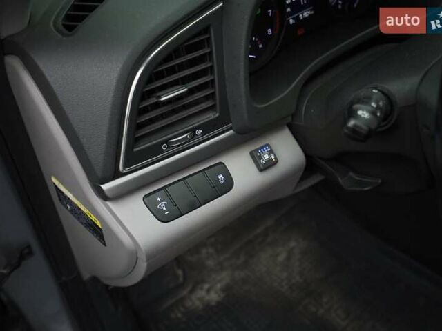 Серый Хендай Элантра, объемом двигателя 2 л и пробегом 147 тыс. км за 10499 $, фото 11 на Automoto.ua