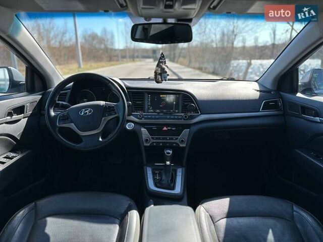 Серый Хендай Элантра, объемом двигателя 2 л и пробегом 122 тыс. км за 9500 $, фото 7 на Automoto.ua