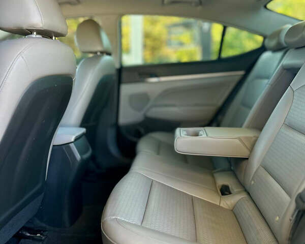 Хендай Элантра 2016 в Днепре (Днепропетровске) на Automoto.ua Серый Хендай Элантра, объемом двигателя 2 л и пробегом 199 тыс. км за 10999 $, фото 16 на Automoto.ua