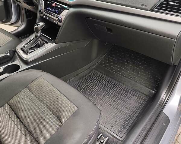 Серый Хендай Элантра, объемом двигателя 2 л и пробегом 179 тыс. км за 13800 $, фото 31 на Automoto.ua