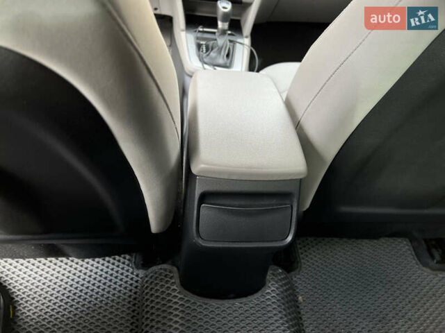 Серый Хендай Элантра, объемом двигателя 2 л и пробегом 115 тыс. км за 12000 $, фото 15 на Automoto.ua